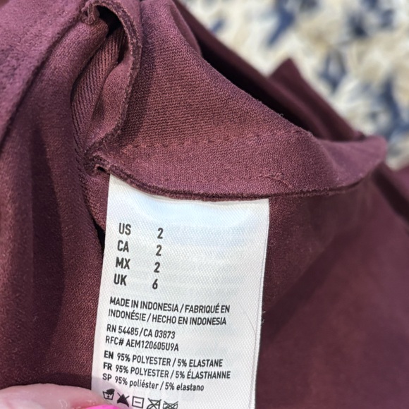 American Eagle Outfitters Burgundy Button-Front Suede Skirt- size 2 - Picture 7 of 7